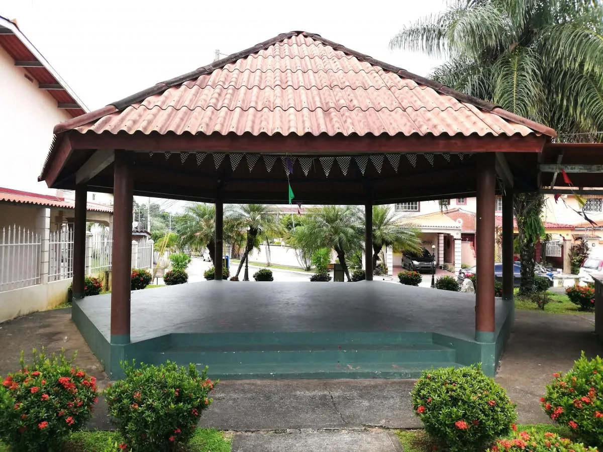 Se vende en Arraiján Centro, Residencial Los Cortijos