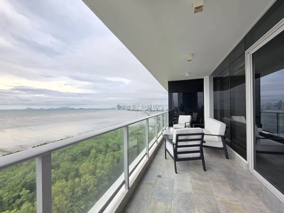 Furnished apartment for rent at PH Regalía, Costa del Este