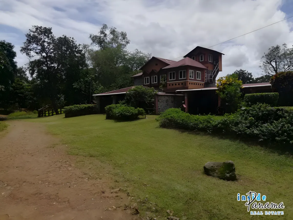 Estate with Two Houses in Dolega Chiriqui Panama