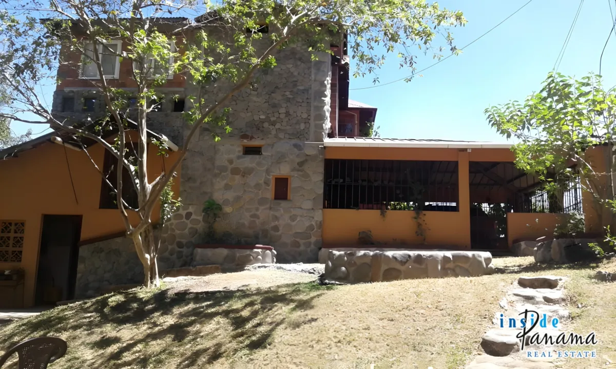 Estate with Two Houses in Dolega Chiriqui Panama