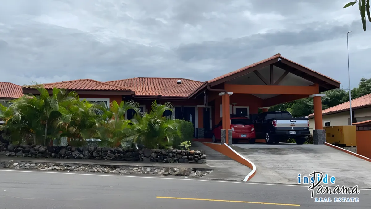 Spacious and Comfortable House in Los Molinos Boquete