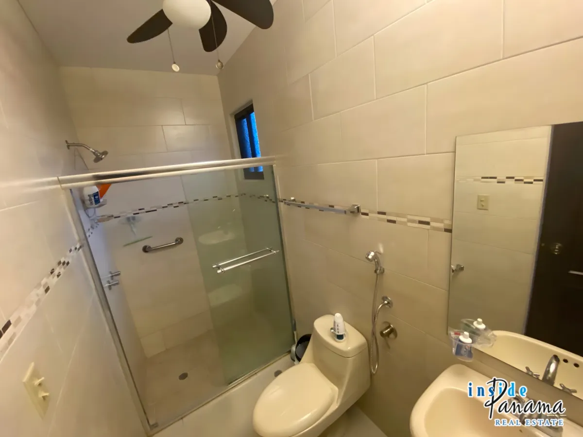 Spacious and Comfortable House in Los Molinos Boquete