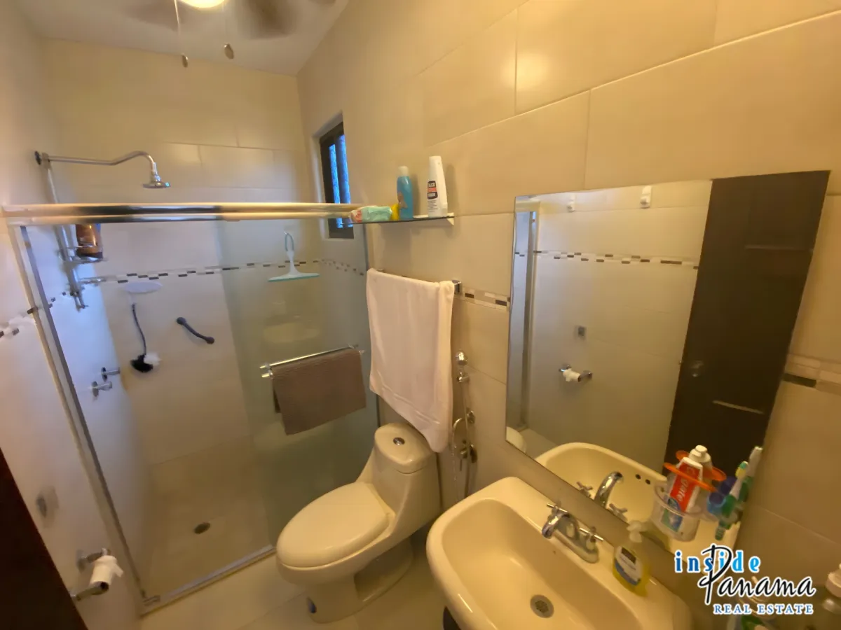 Spacious and Comfortable House in Los Molinos Boquete
