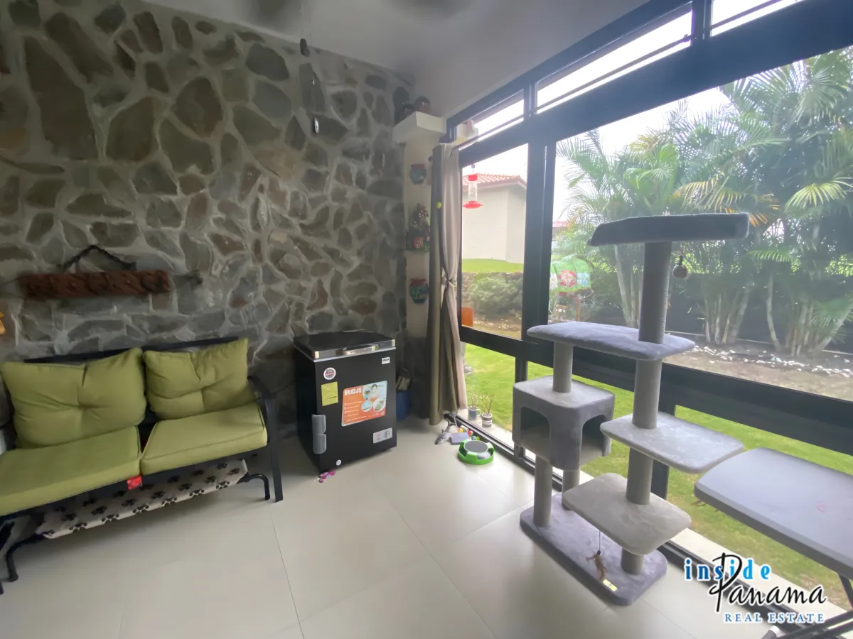 Spacious and Comfortable House in Los Molinos Boquete