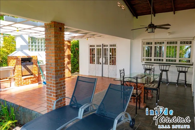 Beachfront Bungalow with Boutique Hospitality Potential San Carlos