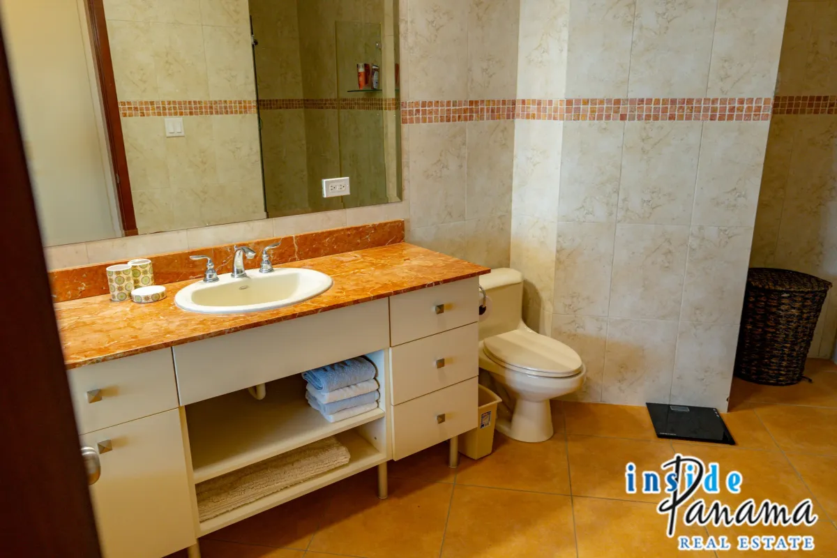 Ocean View Apartment in Coronado Golf Tower Panama