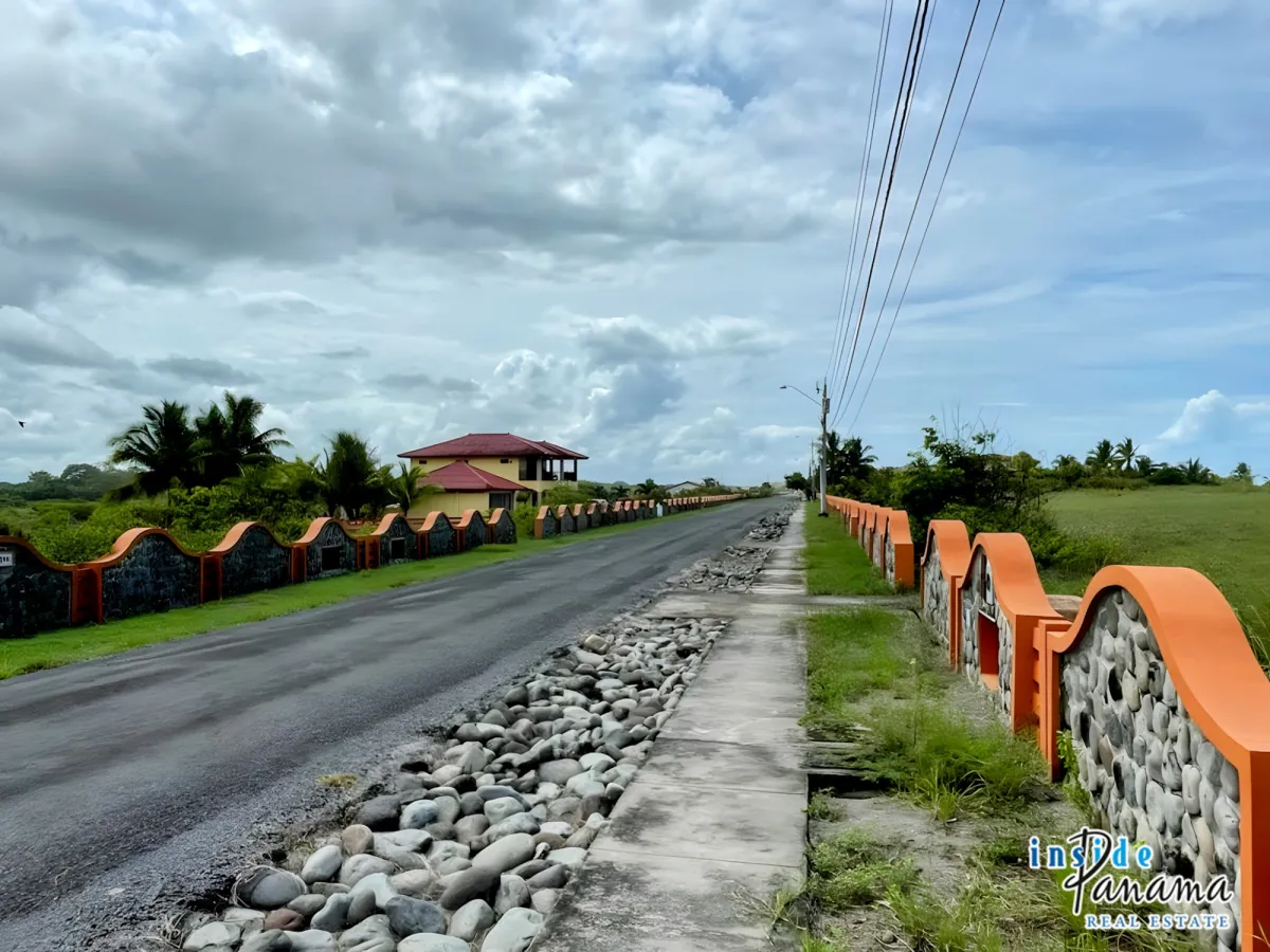 Beautiful Land in Gated Community Las Olas La Barqueta