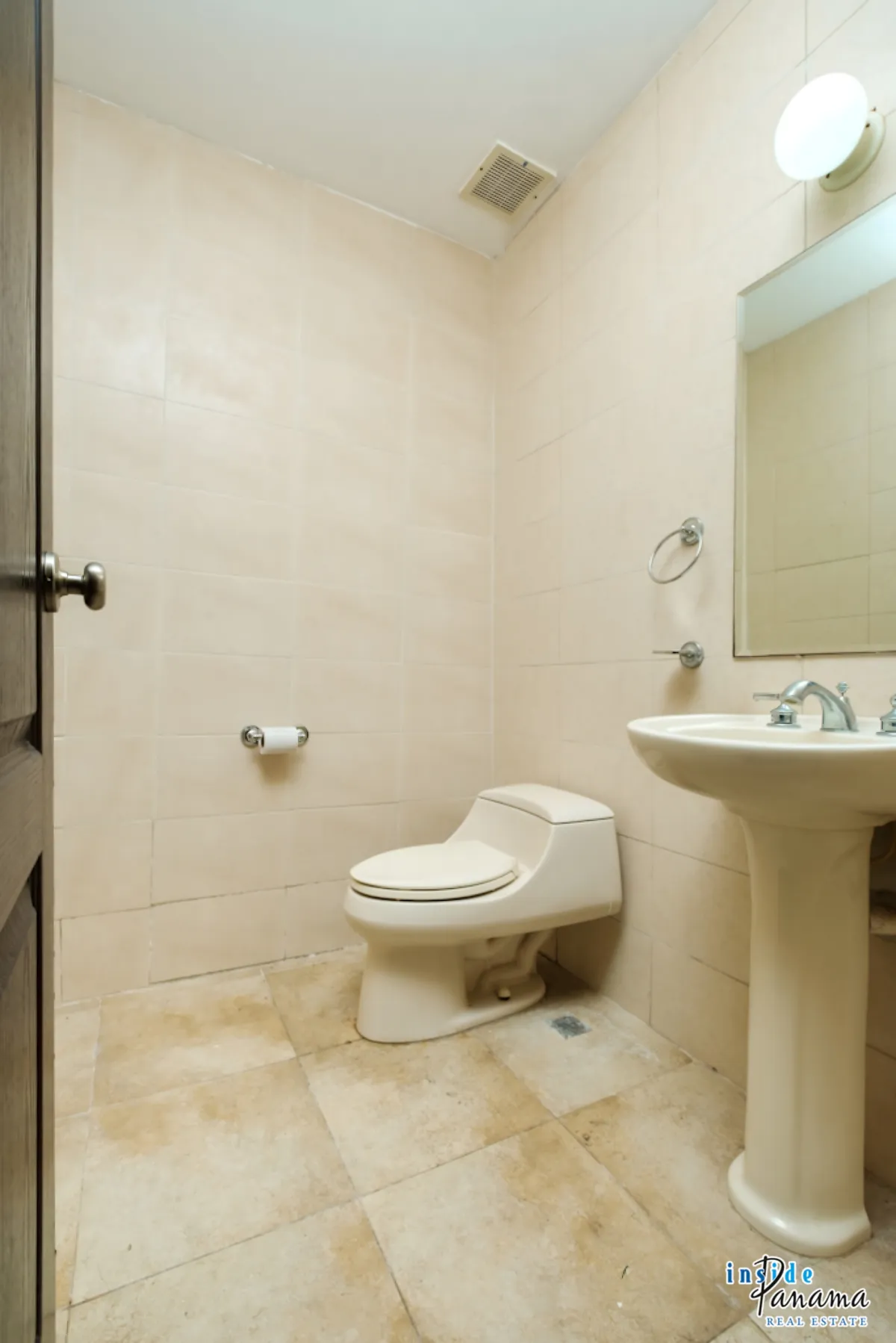 Spacious Two Bedroom Condo for Sale in Coronado Panama