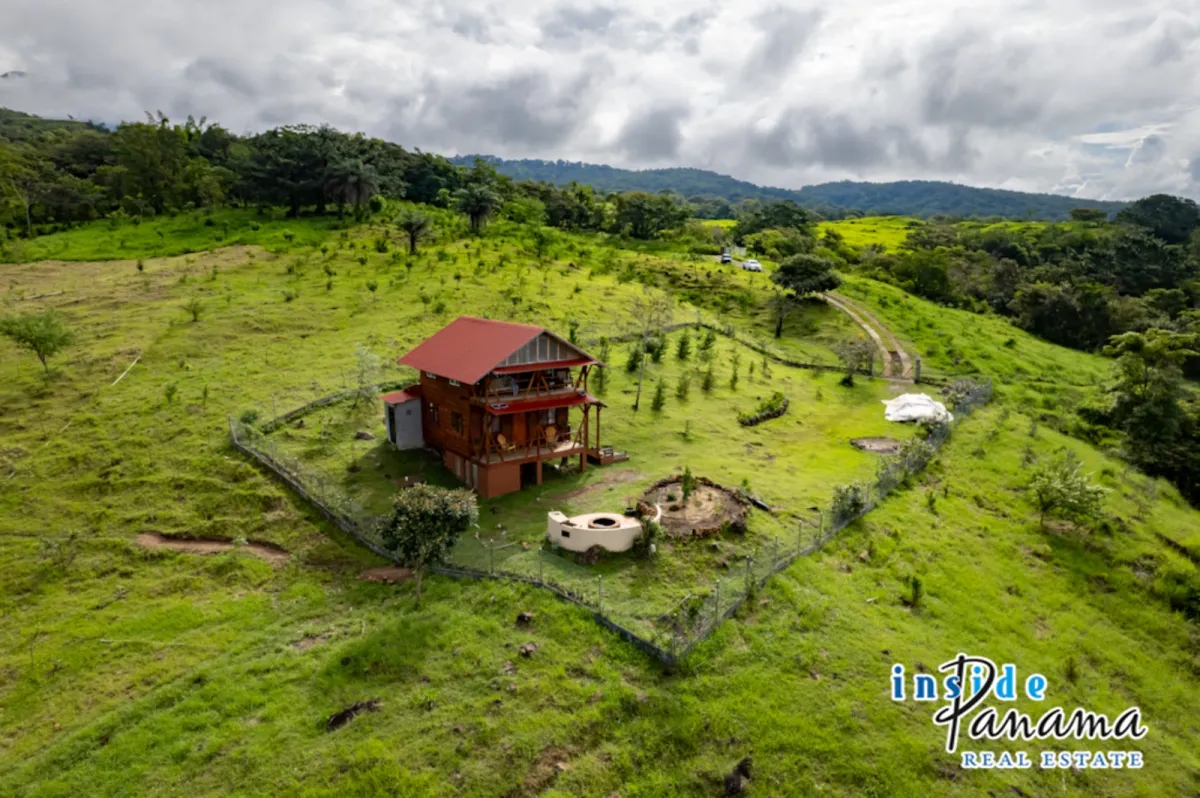 10 Hectare Oceanview Farm with Charming Cabin in Jaramillo Boquete