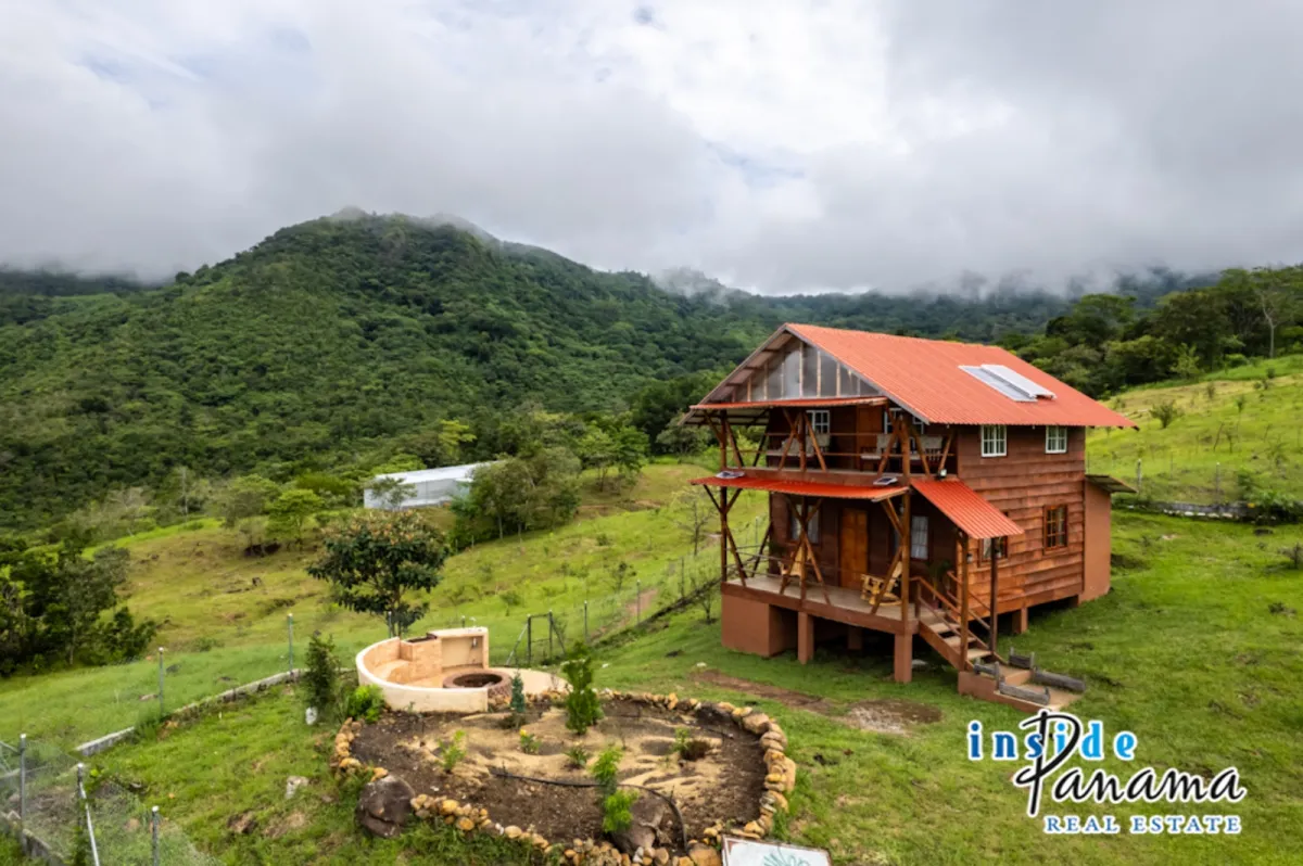 10 Hectare Oceanview Farm with Charming Cabin in Jaramillo Boquete