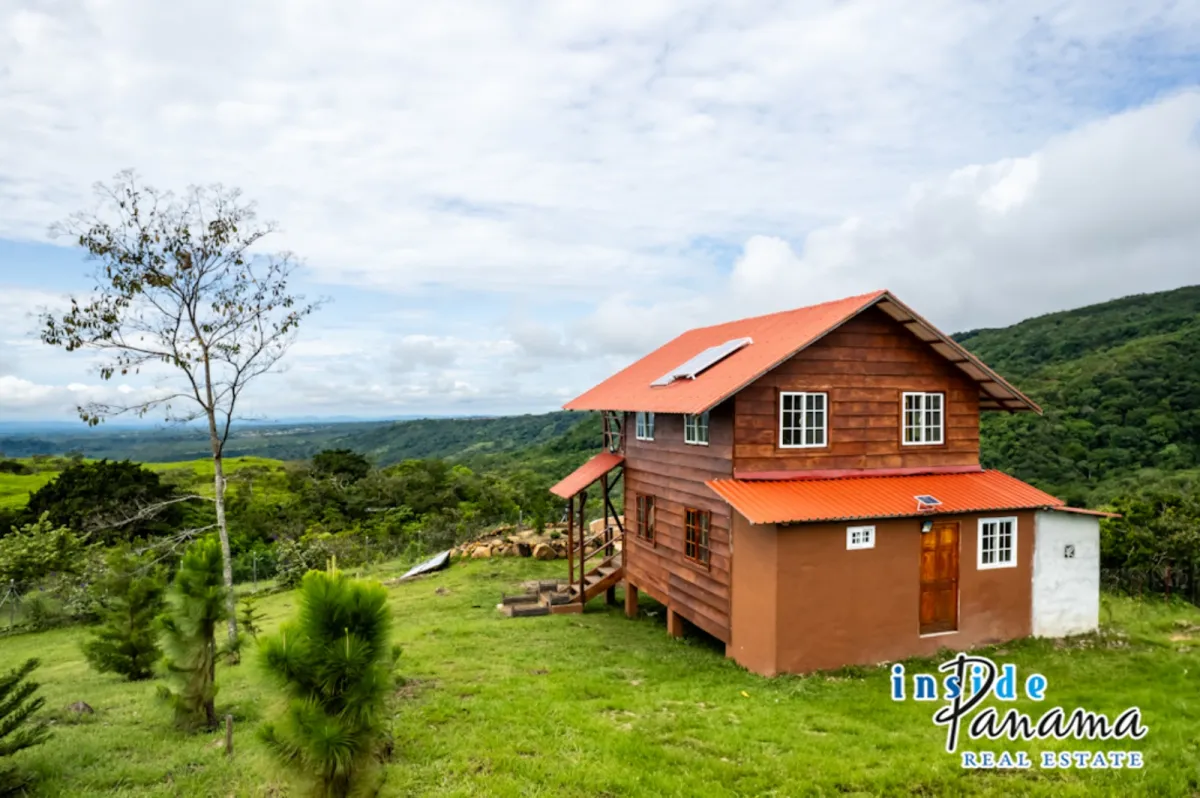 10 Hectare Oceanview Farm with Charming Cabin in Jaramillo Boquete