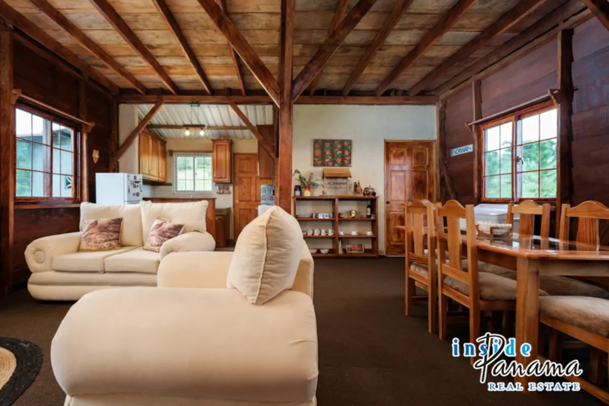 10 Hectare Oceanview Farm with Charming Cabin in Jaramillo Boquete