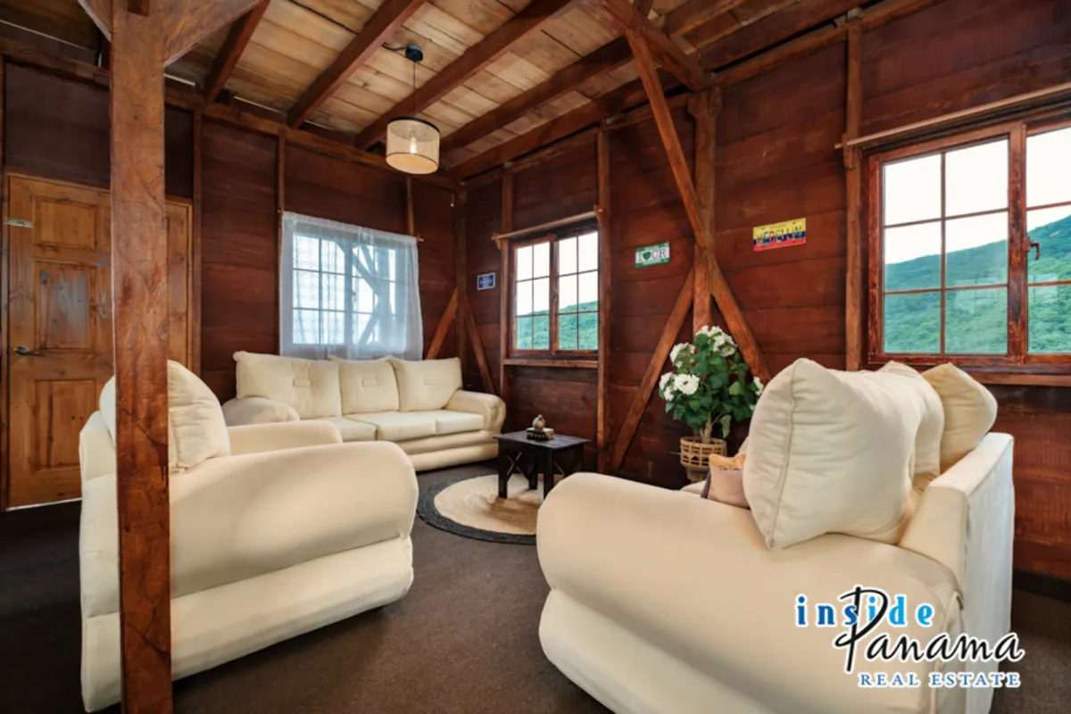 10 Hectare Oceanview Farm with Charming Cabin in Jaramillo Boquete