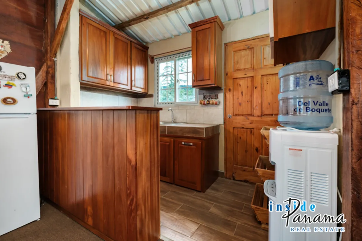 10 Hectare Oceanview Farm with Charming Cabin in Jaramillo Boquete