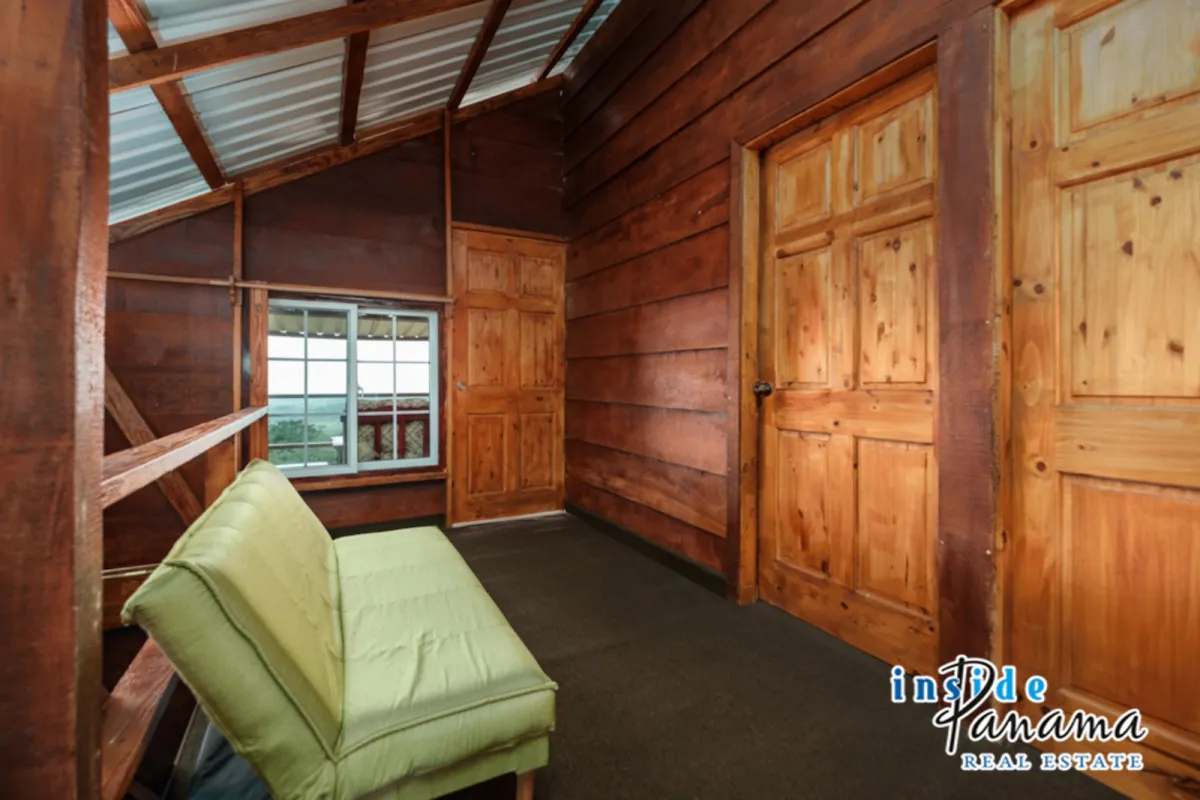10 Hectare Oceanview Farm with Charming Cabin in Jaramillo Boquete