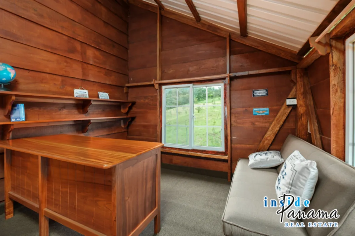 10 Hectare Oceanview Farm with Charming Cabin in Jaramillo Boquete