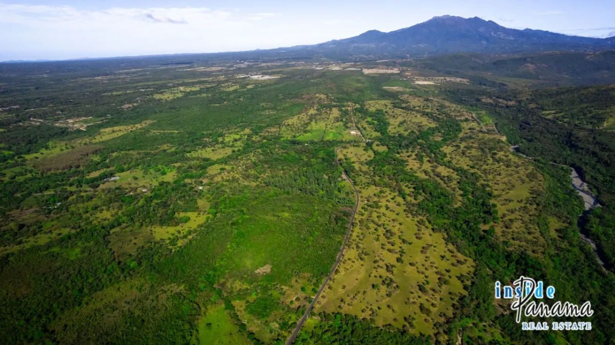 10 Hectares of Prime Land for Sale in Caldera with Volcán Barú Views