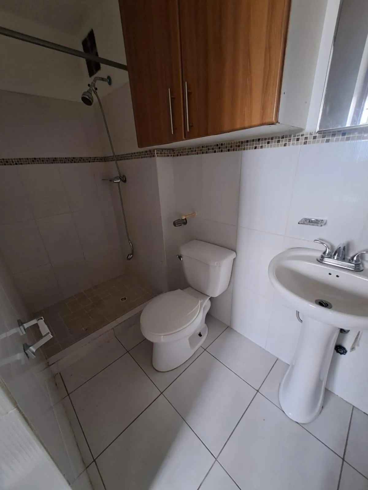 I AM SELLING AN APT IN PH LLANO BONITO