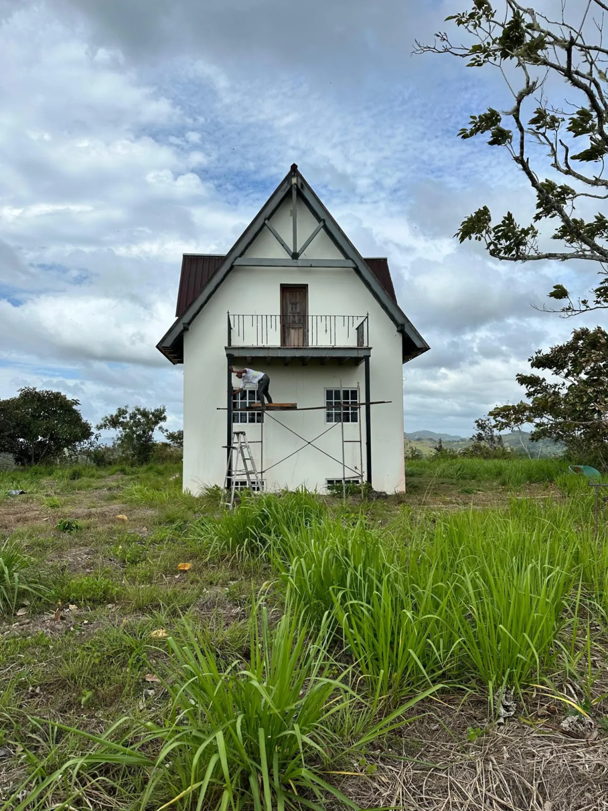 Off-grid mountain house with 360&deg; view, Nuario