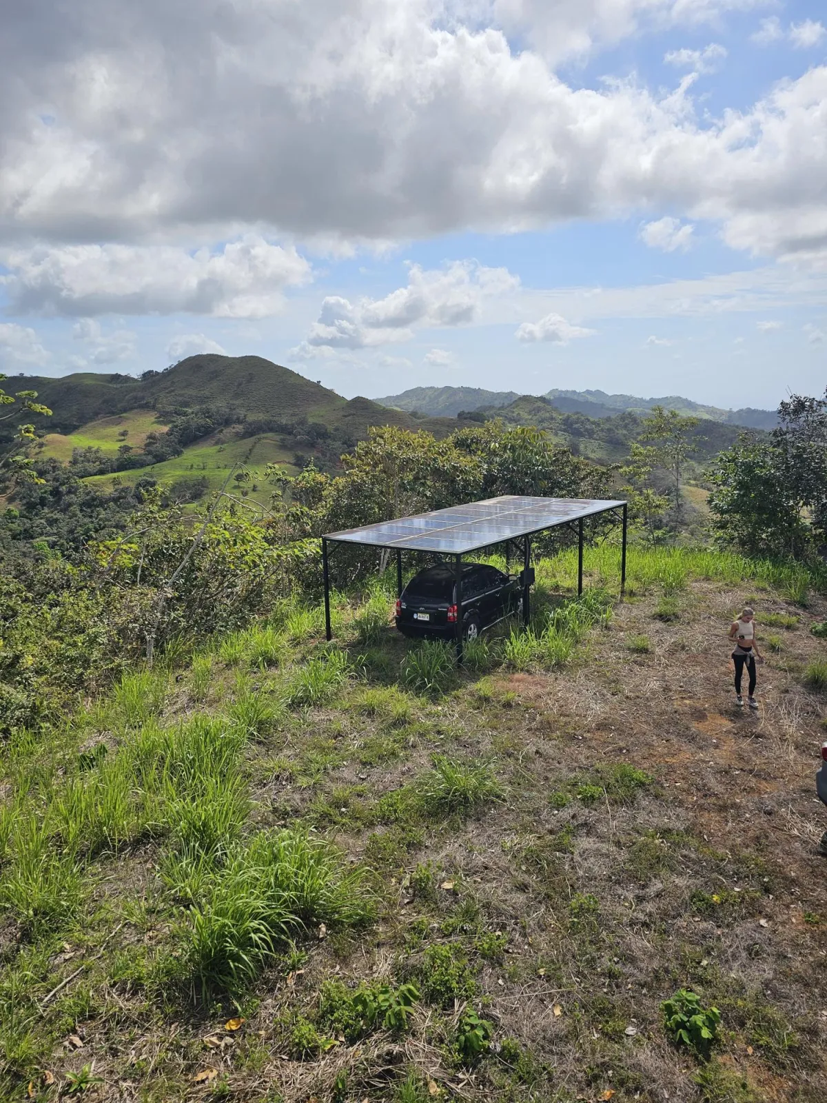 Off-grid mountain house with 360&deg; view, Nuario