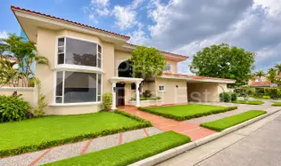 Se Alquila casa en Costa Serena en Costa del Este