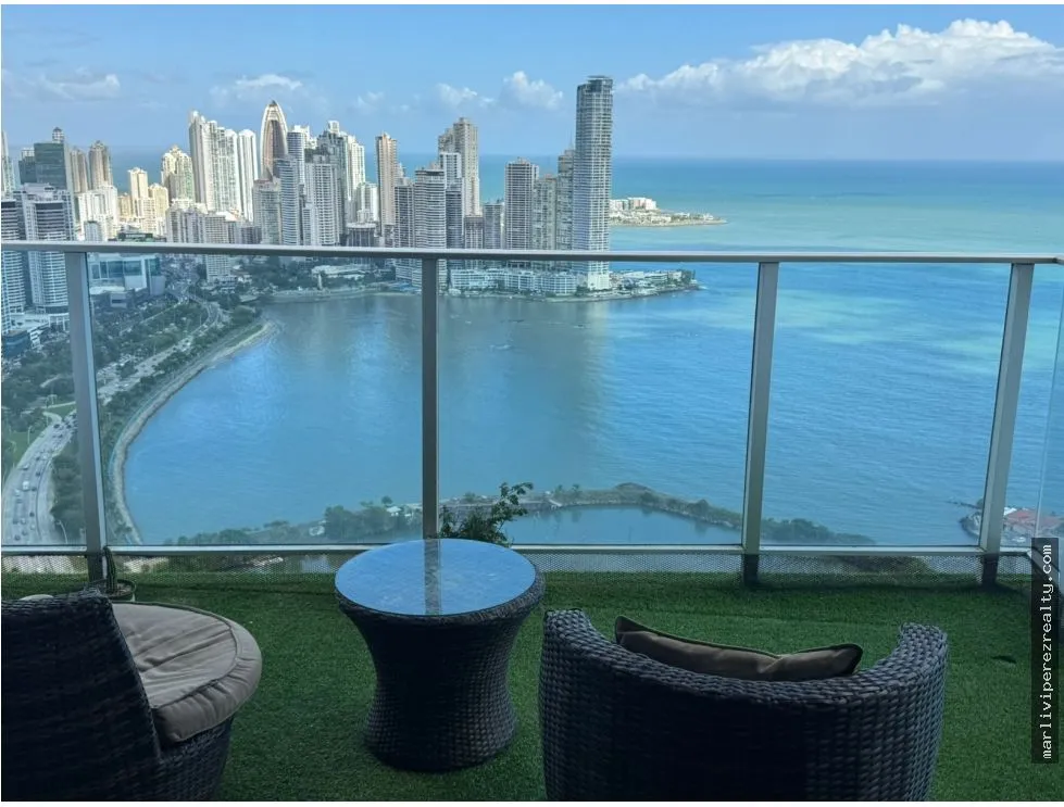 Oceanfront Apartment Rental on Avenida Balboa