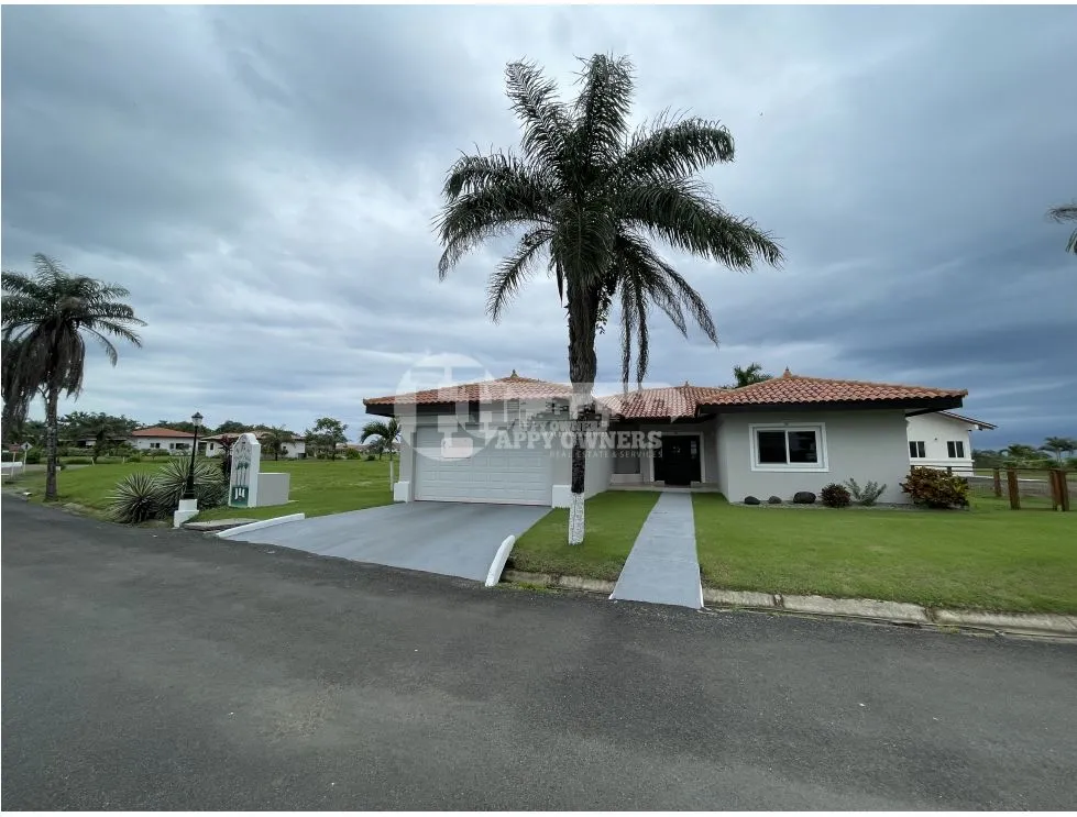 Sale of Beachfront House with Pool in Andromeda, Pedasí