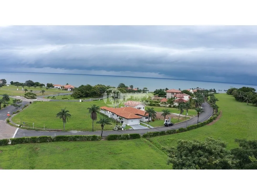 Sale of Beachfront House with Pool in Andromeda, Pedasí