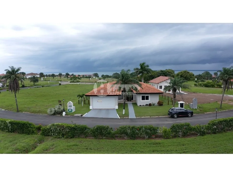 Sale of Beachfront House with Pool in Andromeda, Pedasí