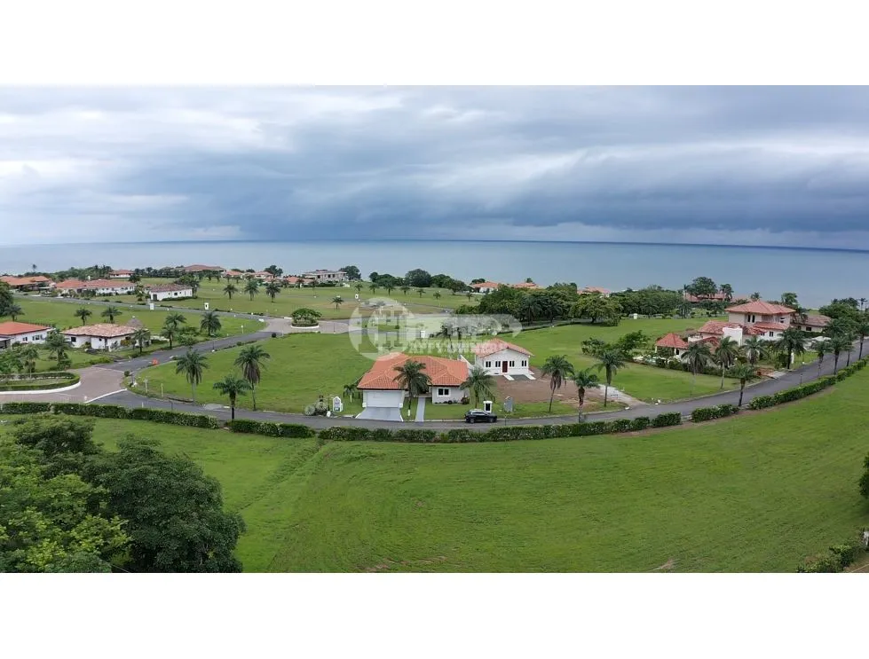 Sale of Beachfront House with Pool in Andromeda, Pedasí