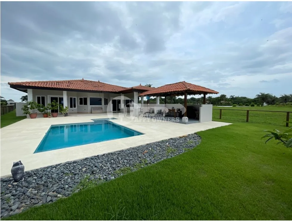 Sale of Beachfront House with Pool in Andromeda, Pedasí