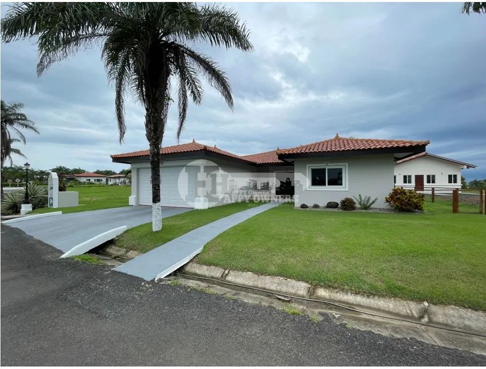 Sale of Beachfront House with Pool in Andromeda, Pedasí
