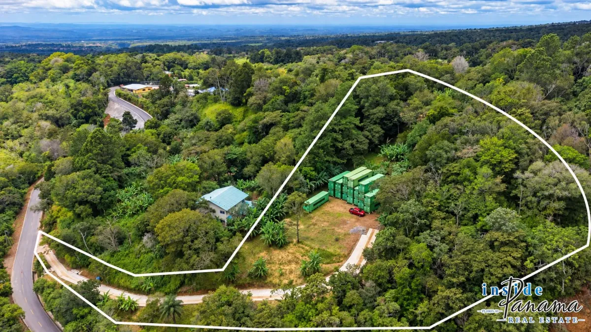 6,694 m² Lot For Sale in Palmira Boquete—with Containers