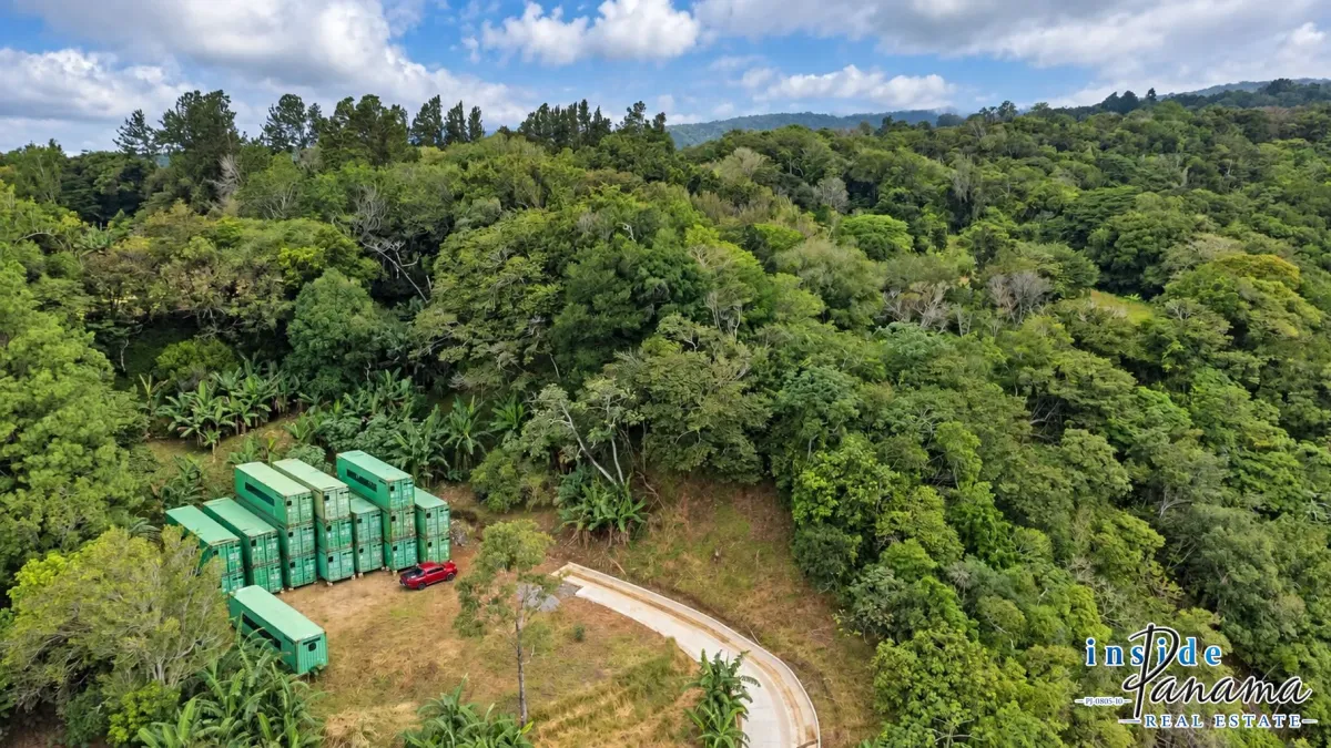 6,694 m² Lot For Sale in Palmira Boquete—with Containers