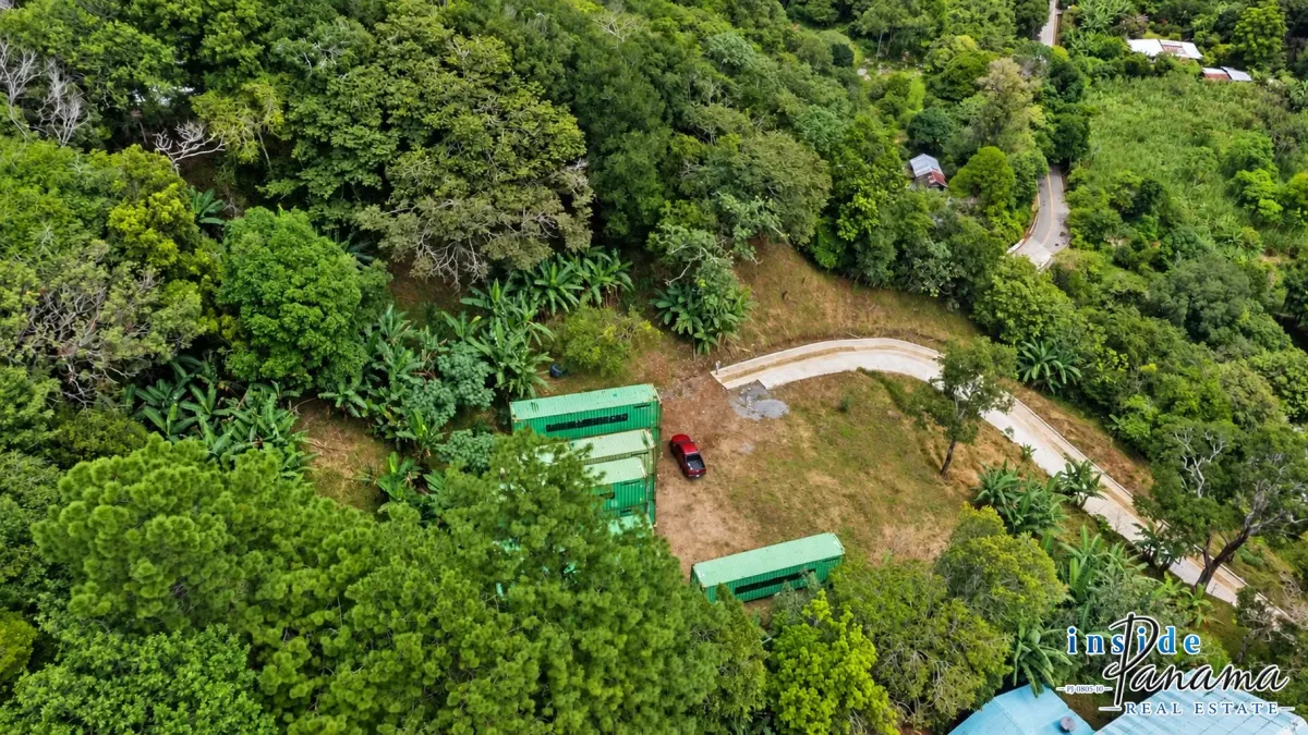 6,694 m² Lot For Sale in Palmira Boquete—with Containers