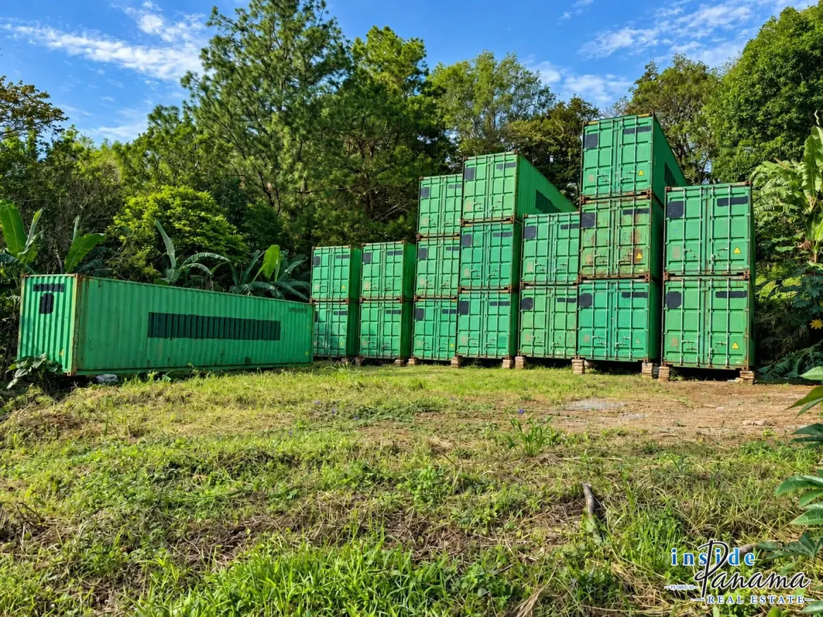 6,694 m² Lot For Sale in Palmira Boquete—with Containers