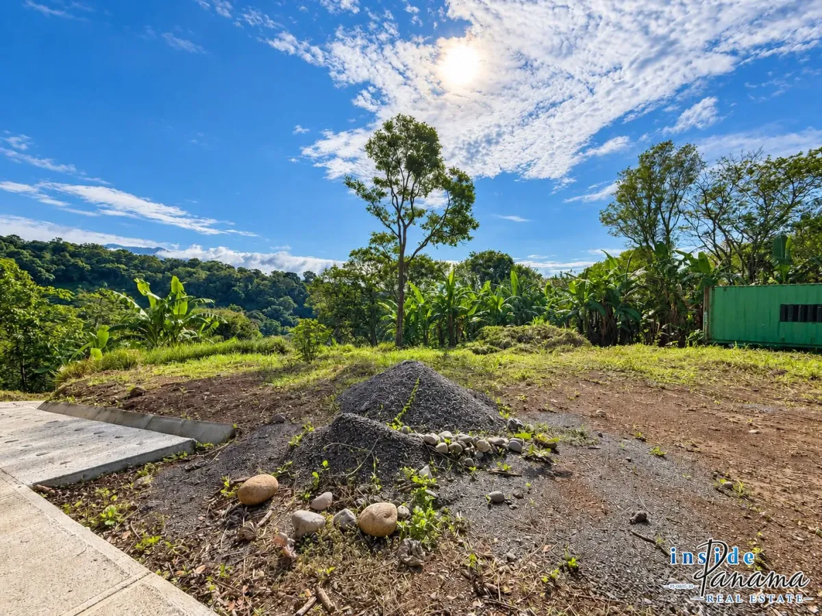 6,694 m² Lot For Sale in Palmira Boquete—with Containers