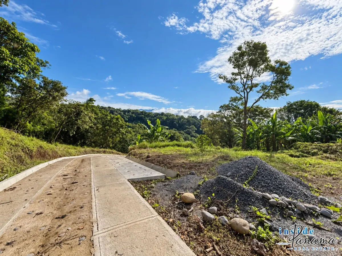 6,694 m² Lot For Sale in Palmira Boquete—with Containers