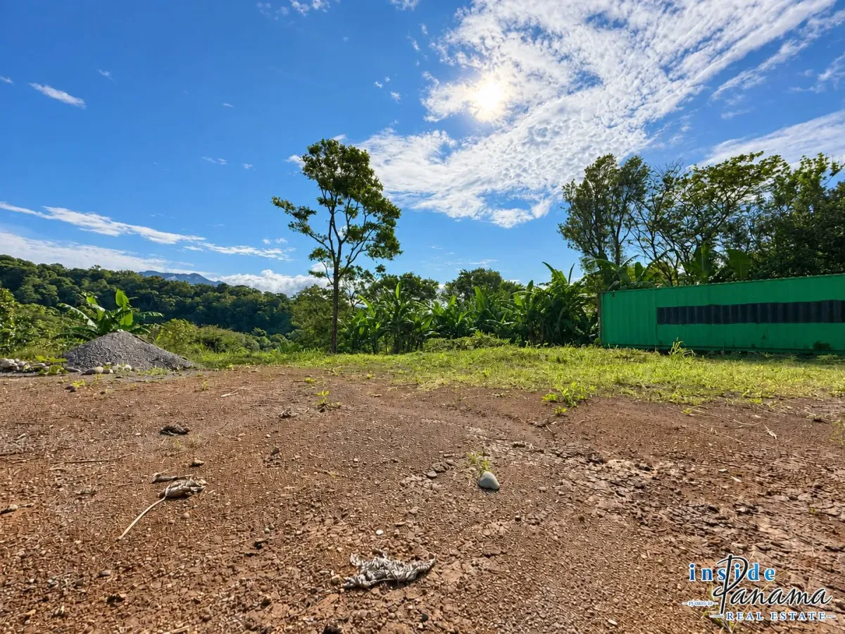6,694 m² Lot For Sale in Palmira Boquete—with Containers