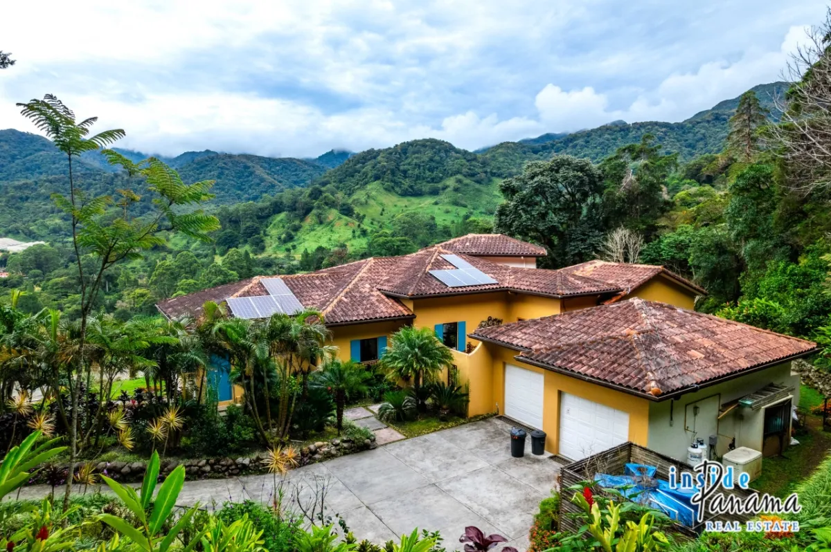 Luxury 4 Bedroom Estate in Exclusive The Springs Boquete