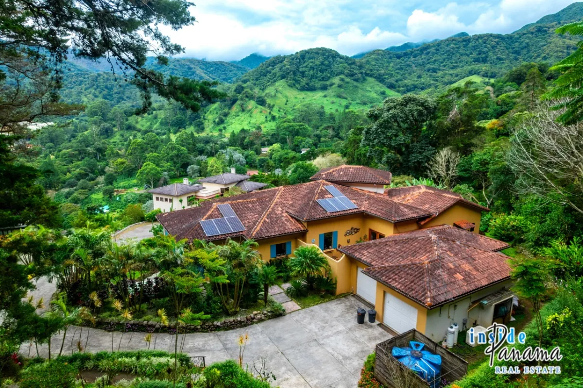 Luxury 4 Bedroom Estate in Exclusive The Springs Boquete
