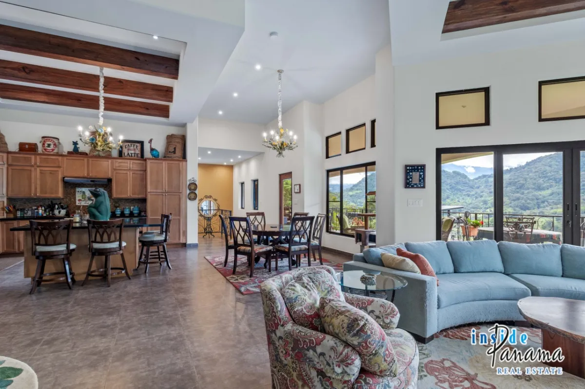 Luxury 4 Bedroom Estate in Exclusive The Springs Boquete