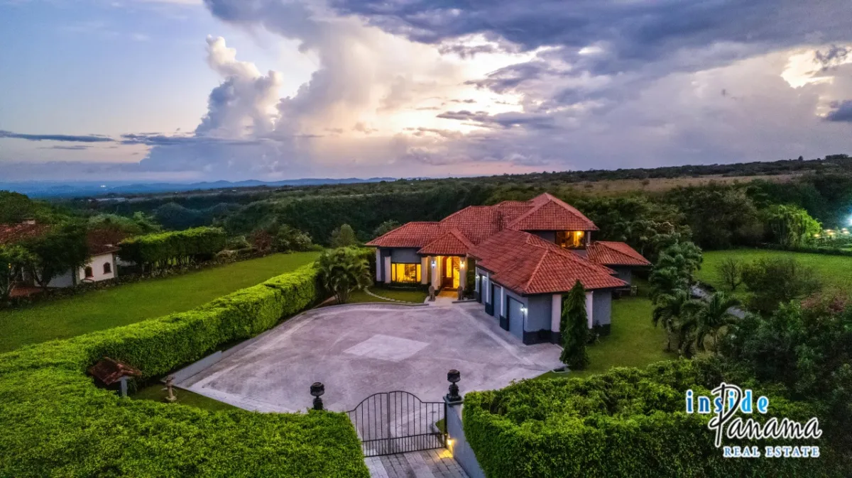 Luxury Canyon Front Mansion in Los Molinos Boquete