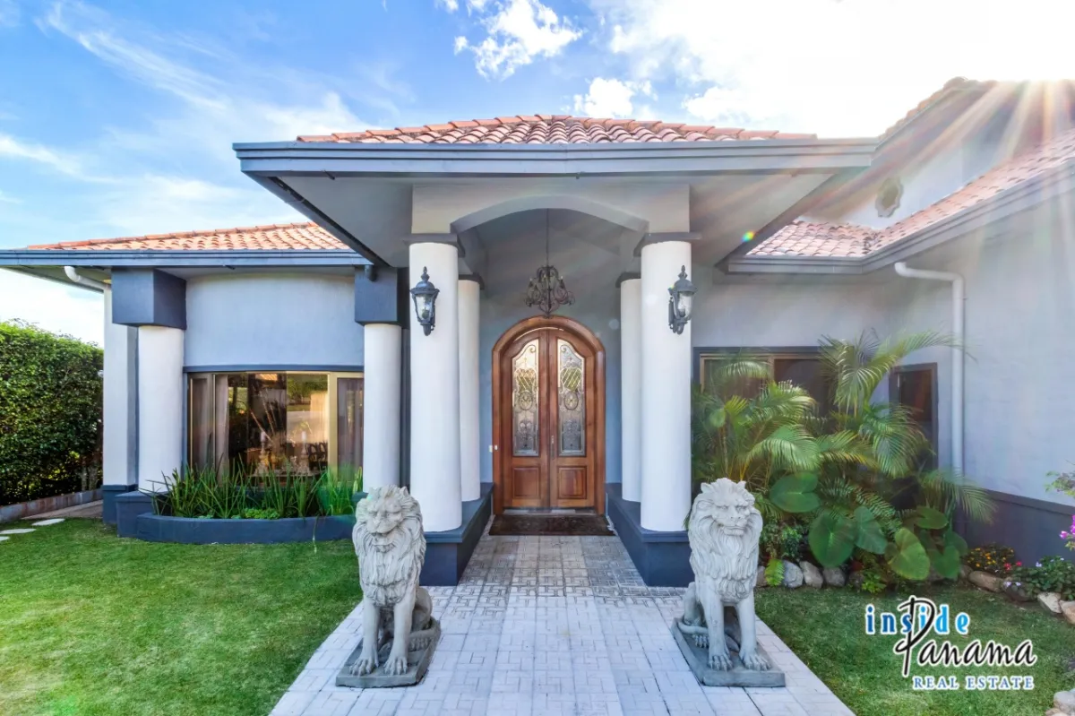 Luxury Canyon Front Mansion in Los Molinos Boquete