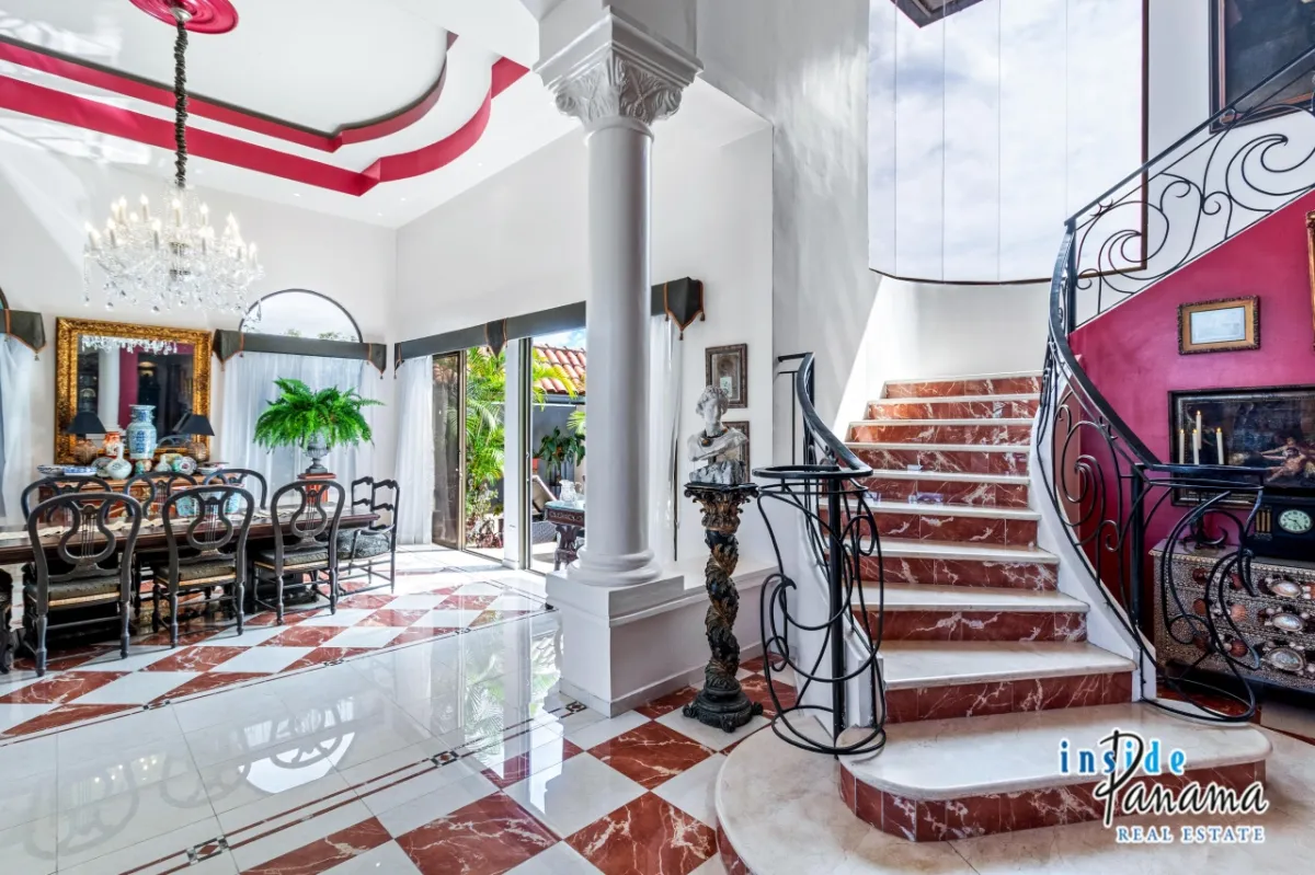 Luxury Canyon Front Mansion in Los Molinos Boquete