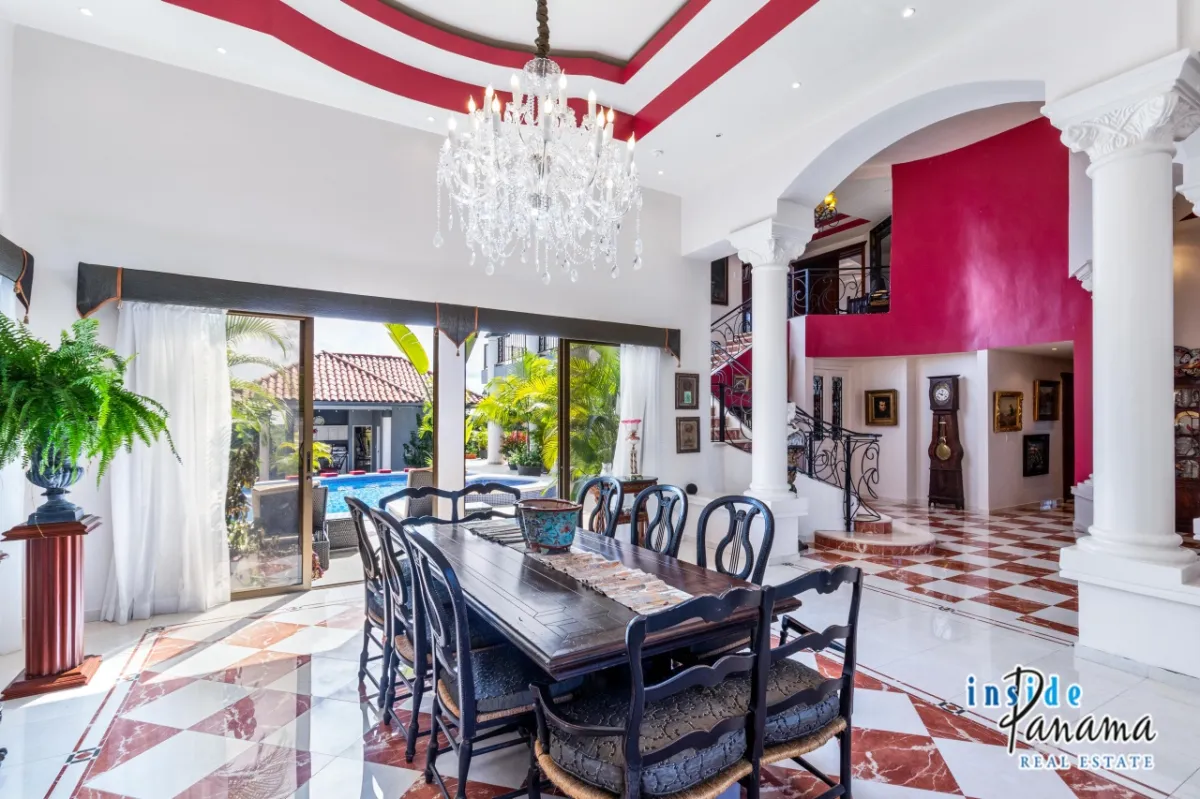 Luxury Canyon Front Mansion in Los Molinos Boquete