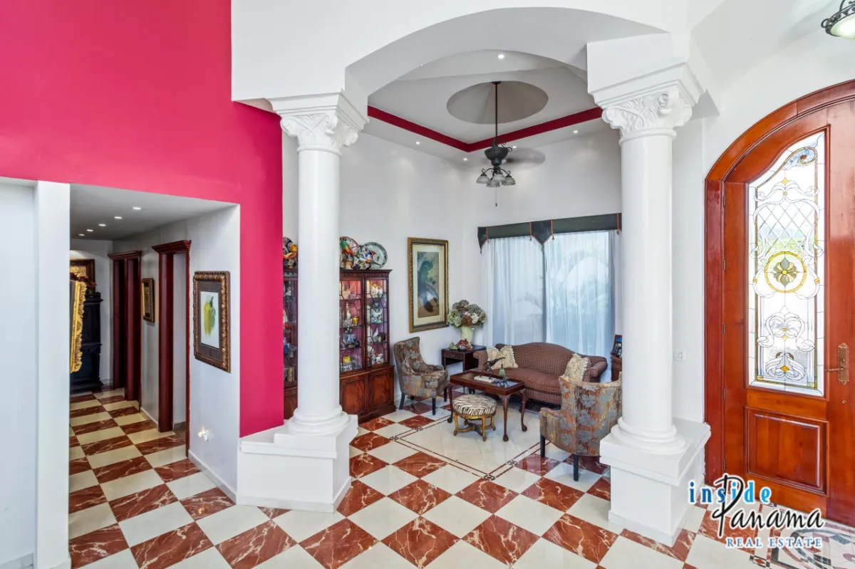 Luxury Canyon Front Mansion in Los Molinos Boquete