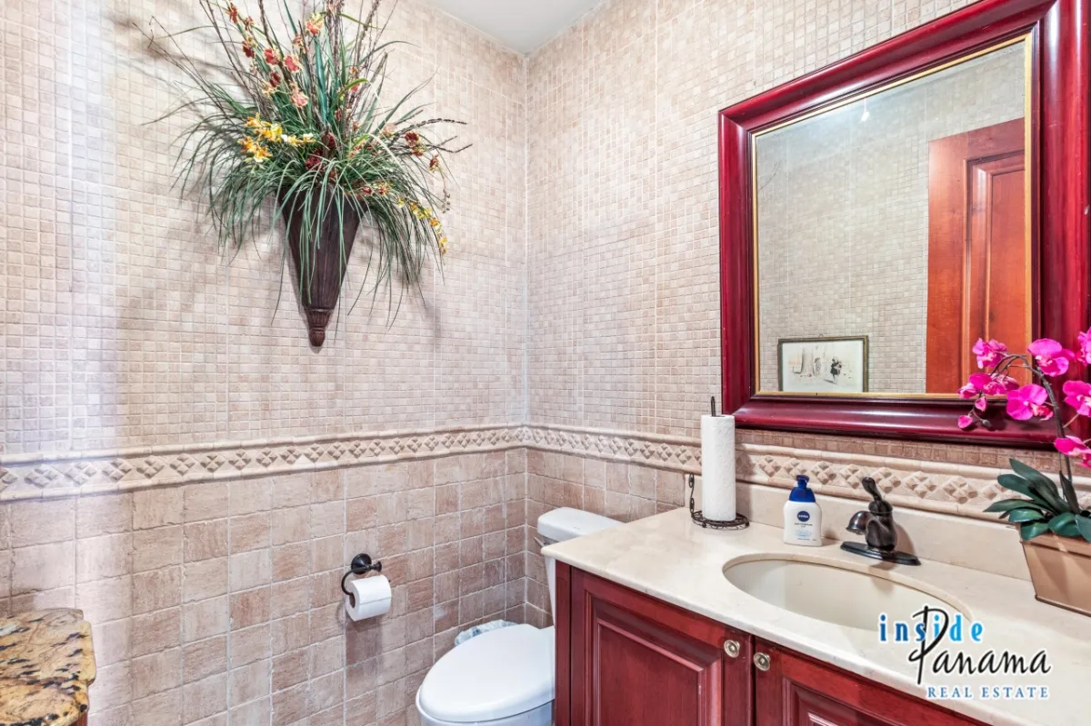 Luxury Canyon Front Mansion in Los Molinos Boquete