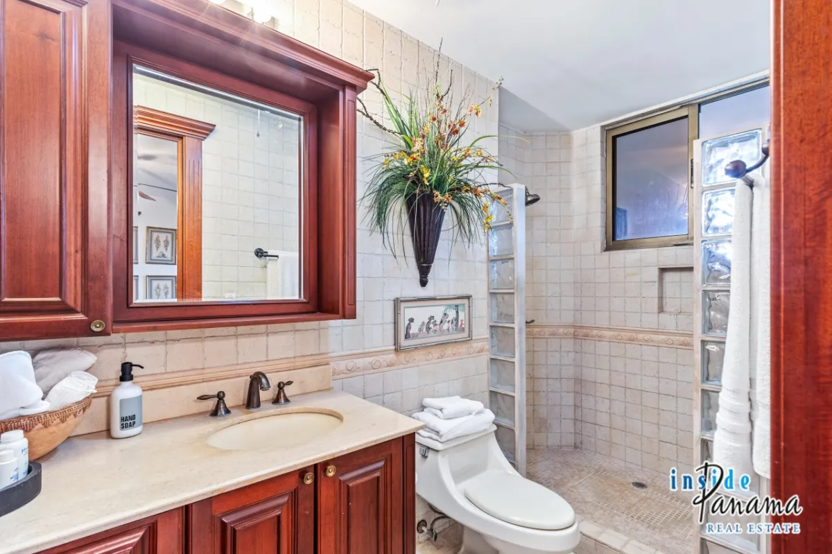Luxury Canyon Front Mansion in Los Molinos Boquete
