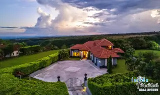 Luxury Canyon Front Mansion in Los Molinos Boquete